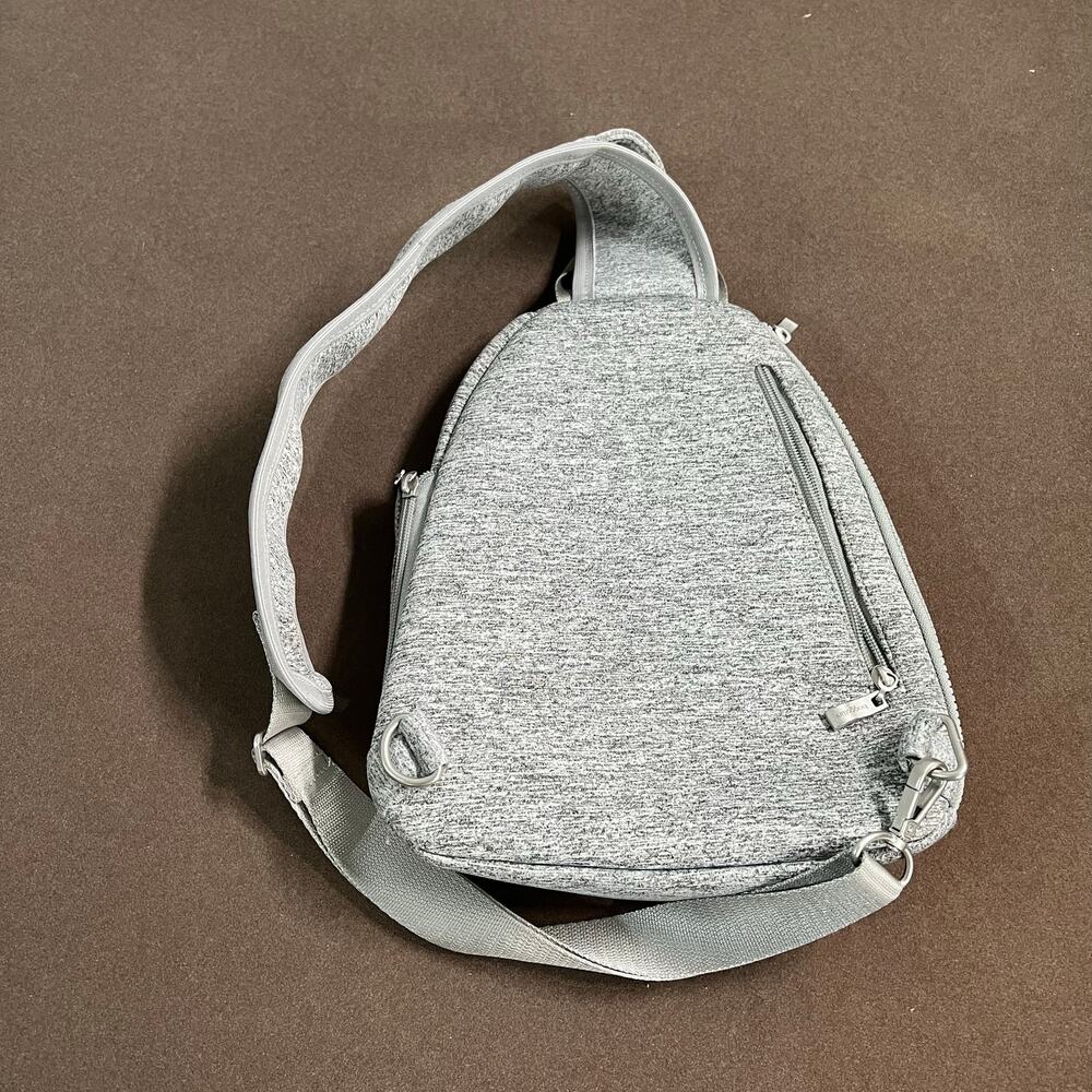 Baggallini Heather Gray Neoprene Sling RFID Crossbody Handsfree Backpack New - Picture 8 of 11